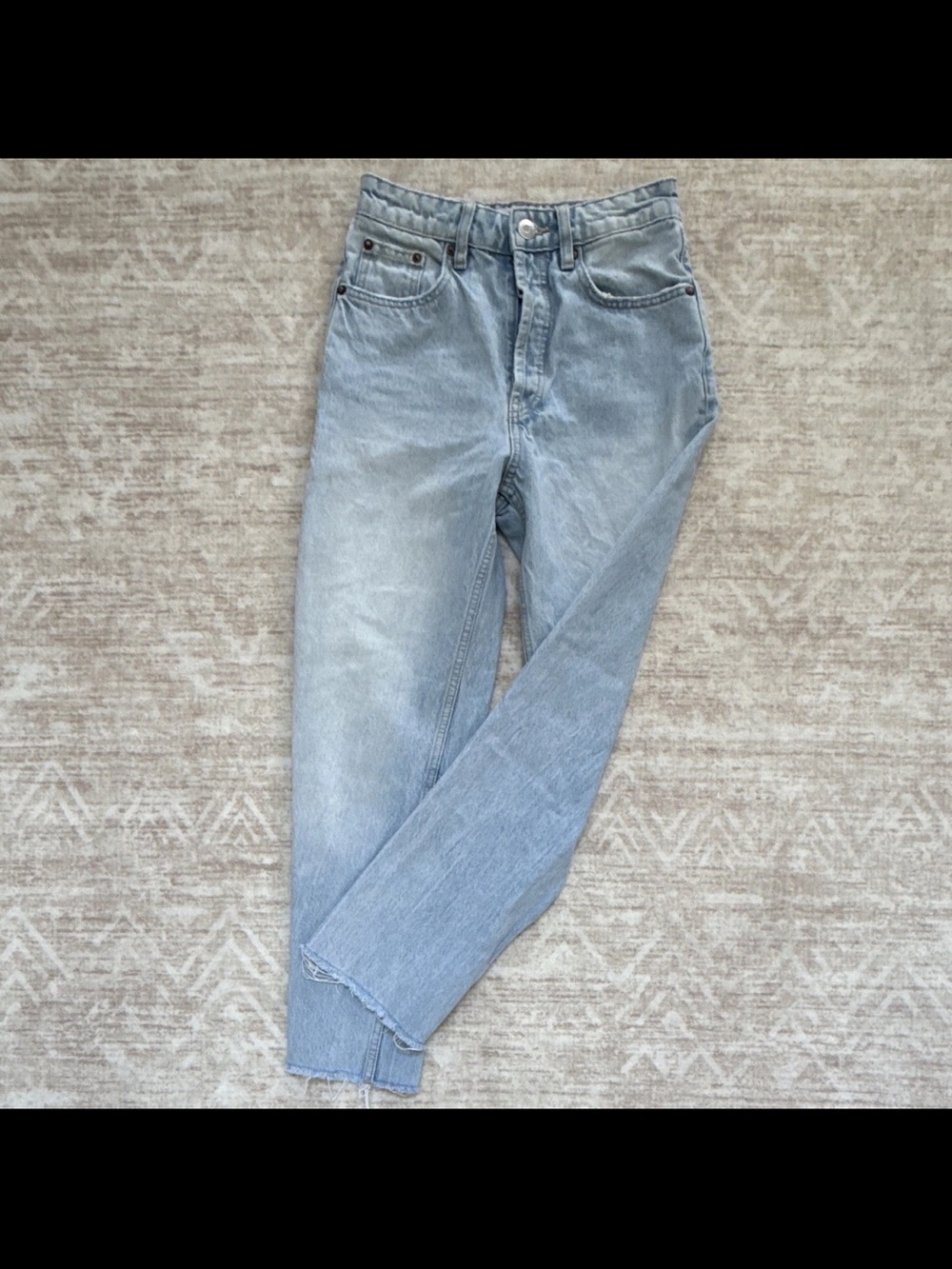 Zara High Rise Straight Leg Jeans Light Wash Raw Hem Women’s US 2 EU 34